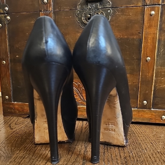 Fendi Black Platform Heels with Gold Accent - Picture 4 of 9